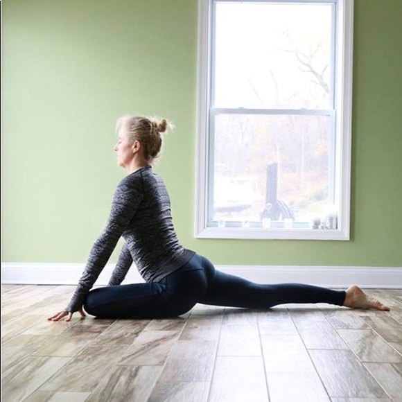 SOLD Lululemon Rest less Pullover Heathered Black - Picture 5 of 8